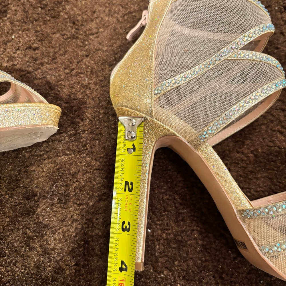 Heels - Picture 6 of 9